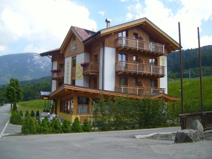 Residence Garni Il Giglio Commezzadura Exterior photo