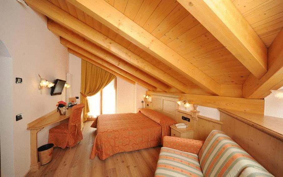 Residence Garni Il Giglio Commezzadura Room photo