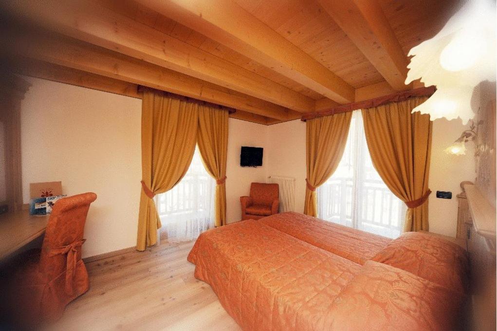 Residence Garni Il Giglio Commezzadura Room photo