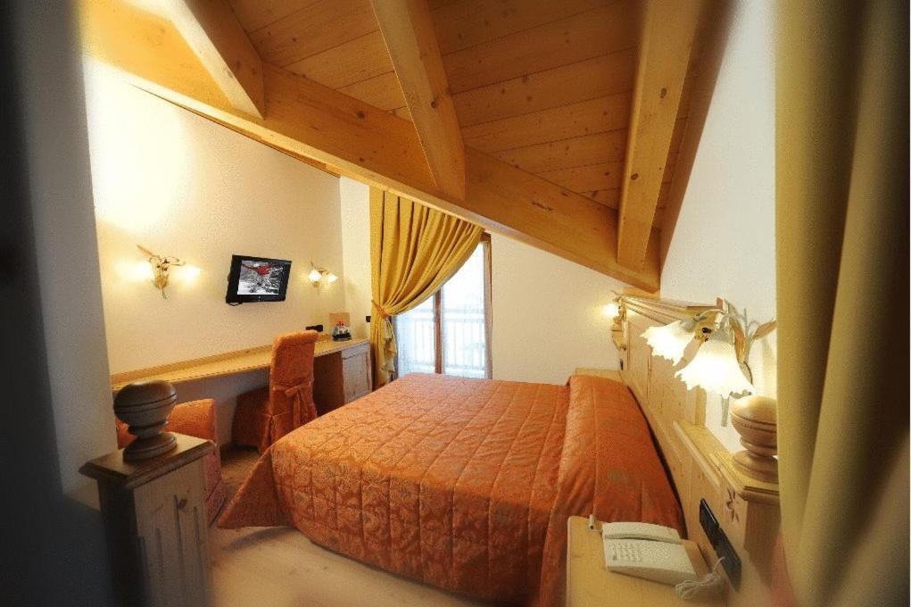 Residence Garni Il Giglio Commezzadura Room photo
