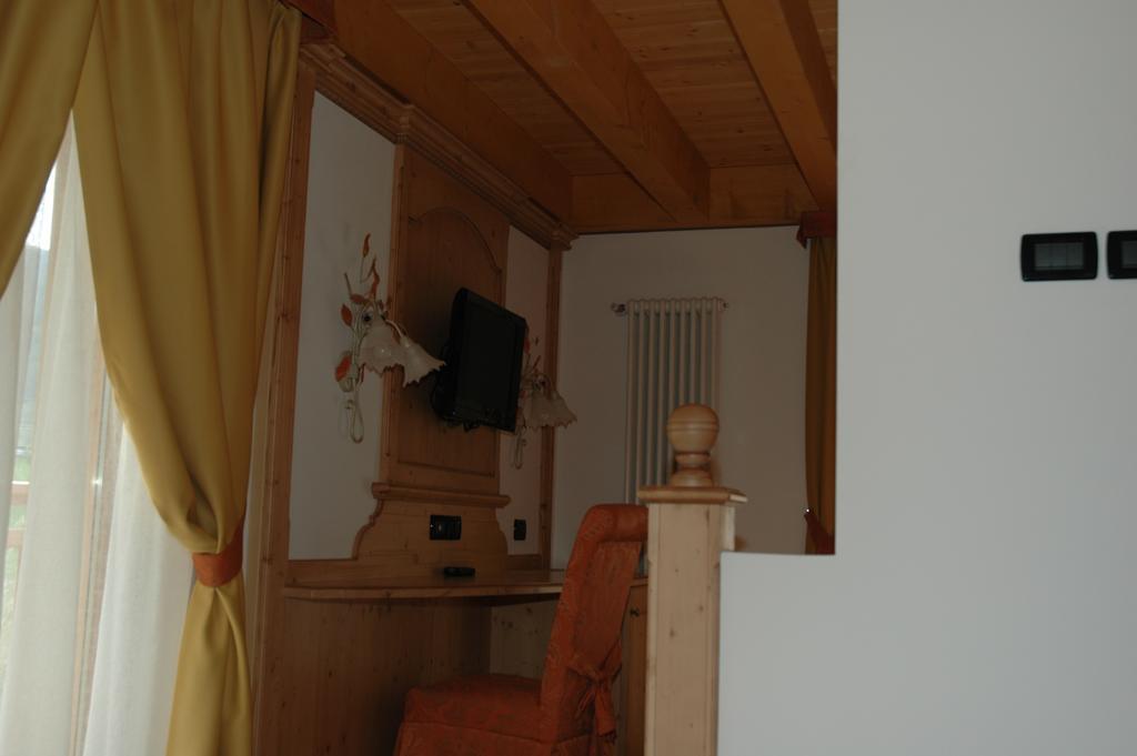 Residence Garni Il Giglio Commezzadura Room photo