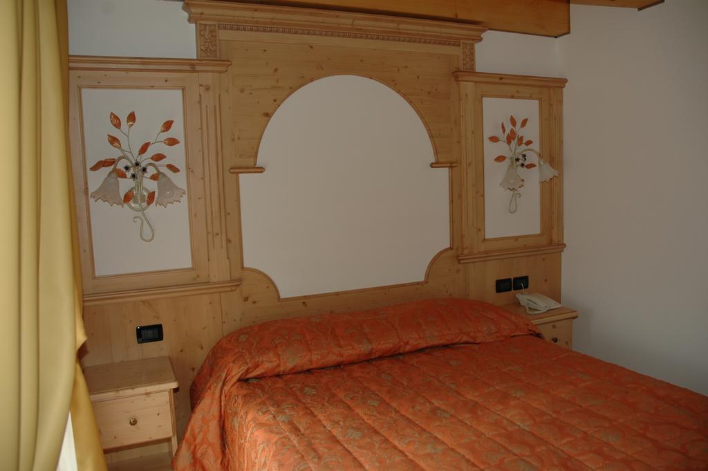 Residence Garni Il Giglio Commezzadura Room photo