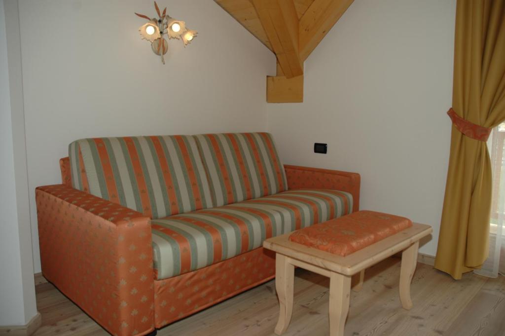 Residence Garni Il Giglio Commezzadura Room photo