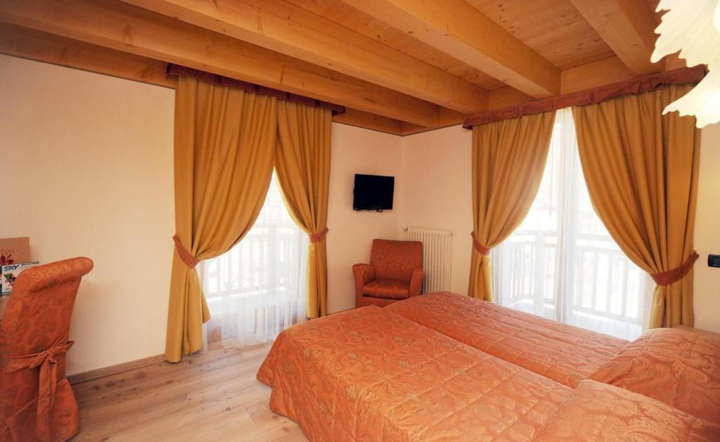 Residence Garni Il Giglio Commezzadura Room photo