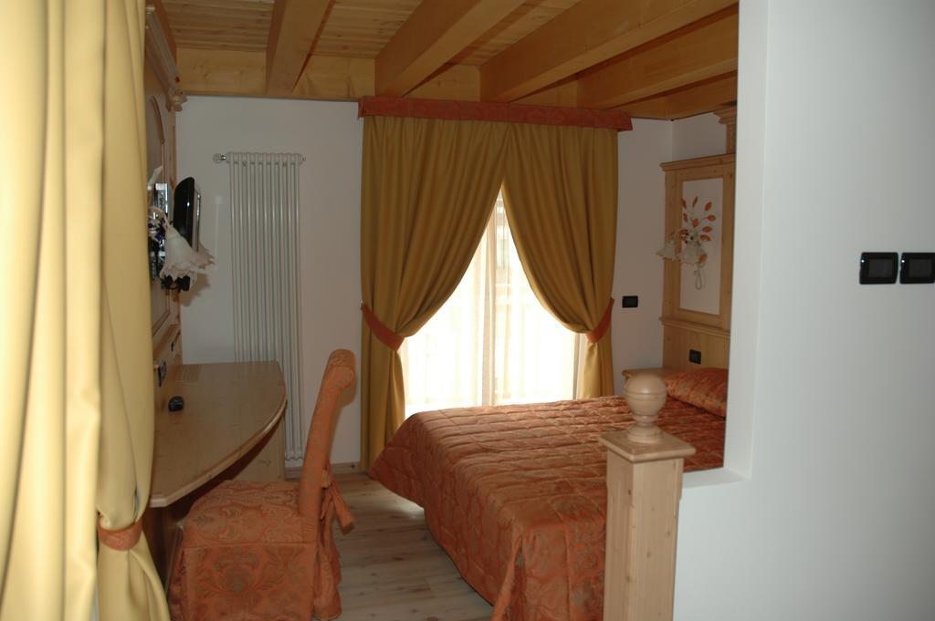 Residence Garni Il Giglio Commezzadura Exterior photo